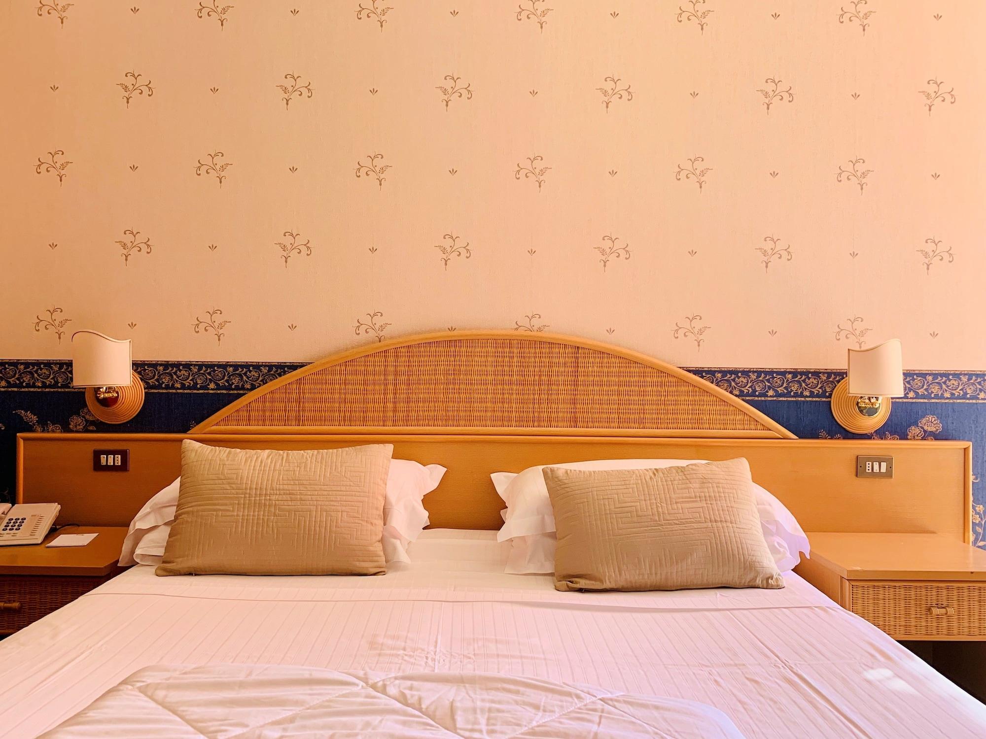 Kriss Internazionale Hotel Bardolino Dış mekan fotoğraf
