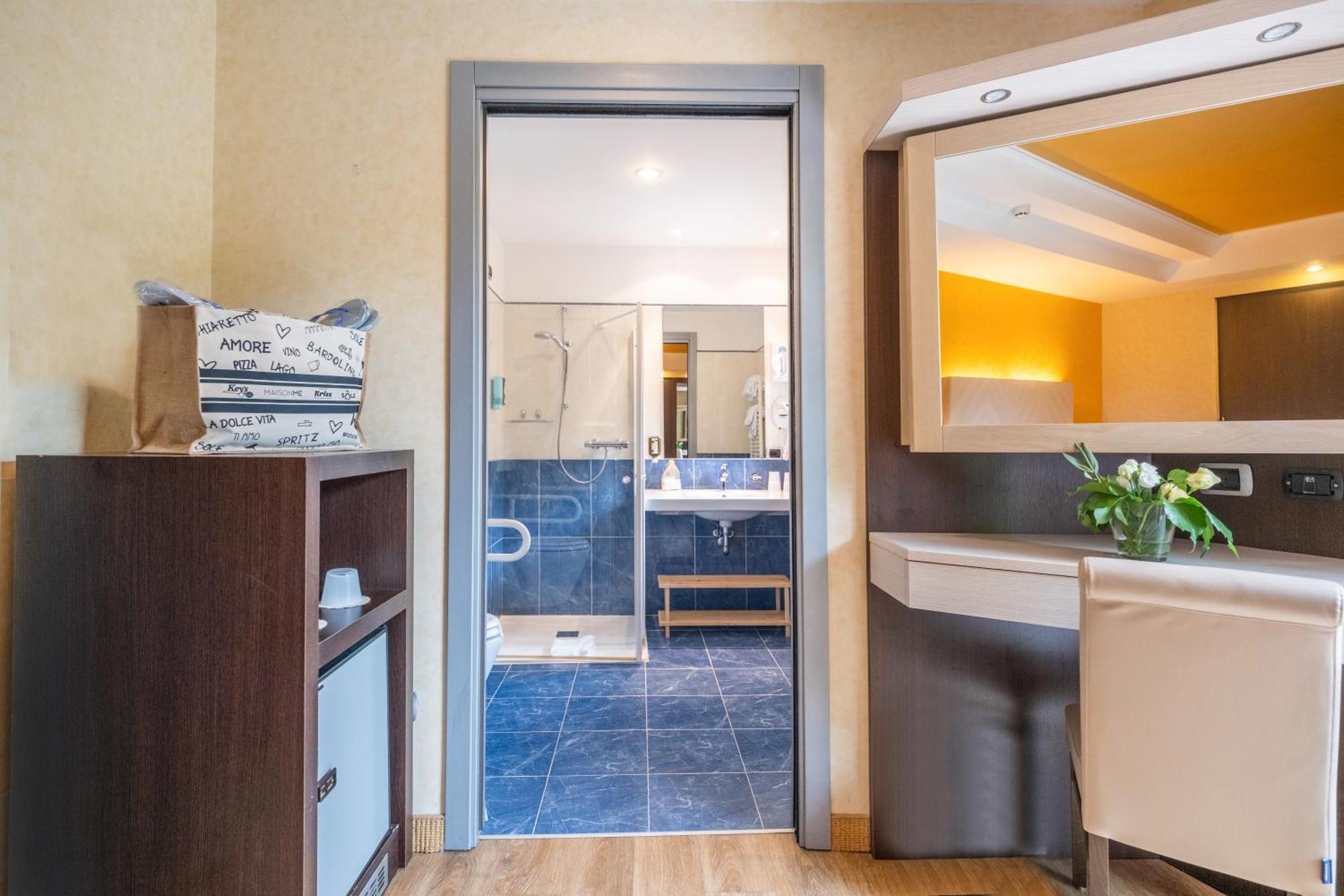 Kriss Internazionale Hotel Bardolino Dış mekan fotoğraf