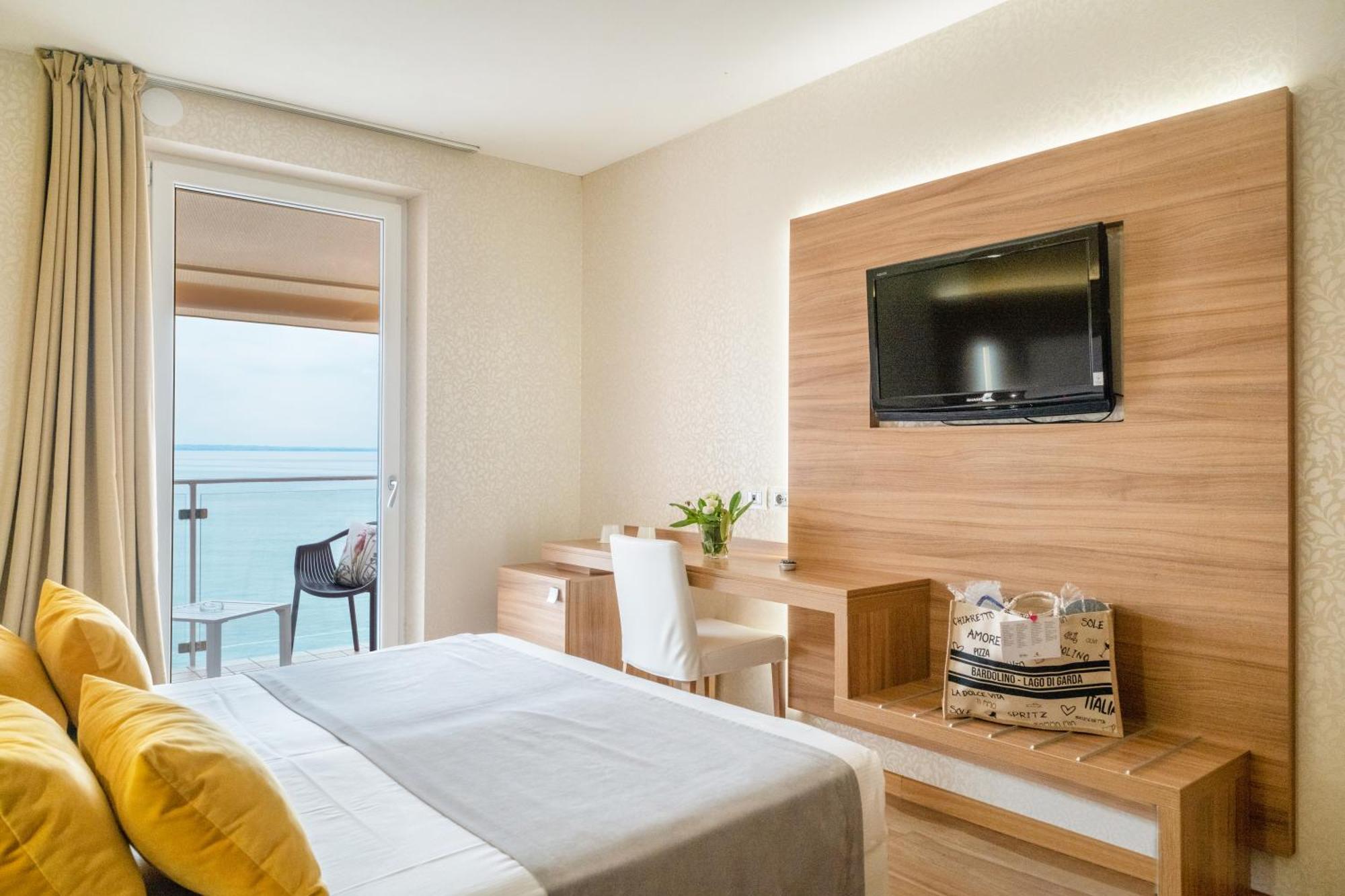 Kriss Internazionale Hotel Bardolino Dış mekan fotoğraf