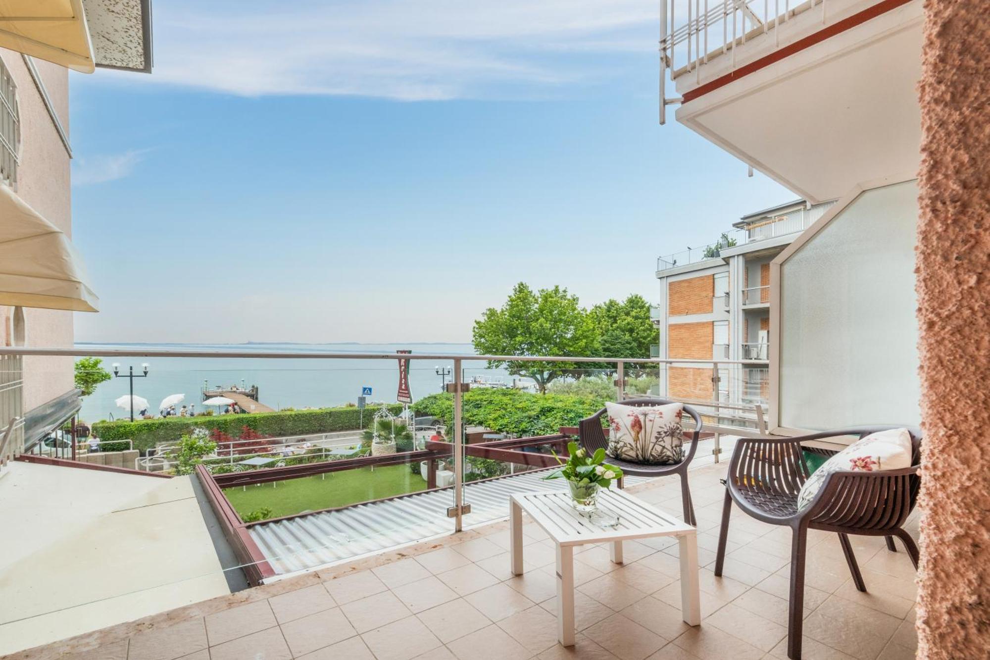 Kriss Internazionale Hotel Bardolino Dış mekan fotoğraf