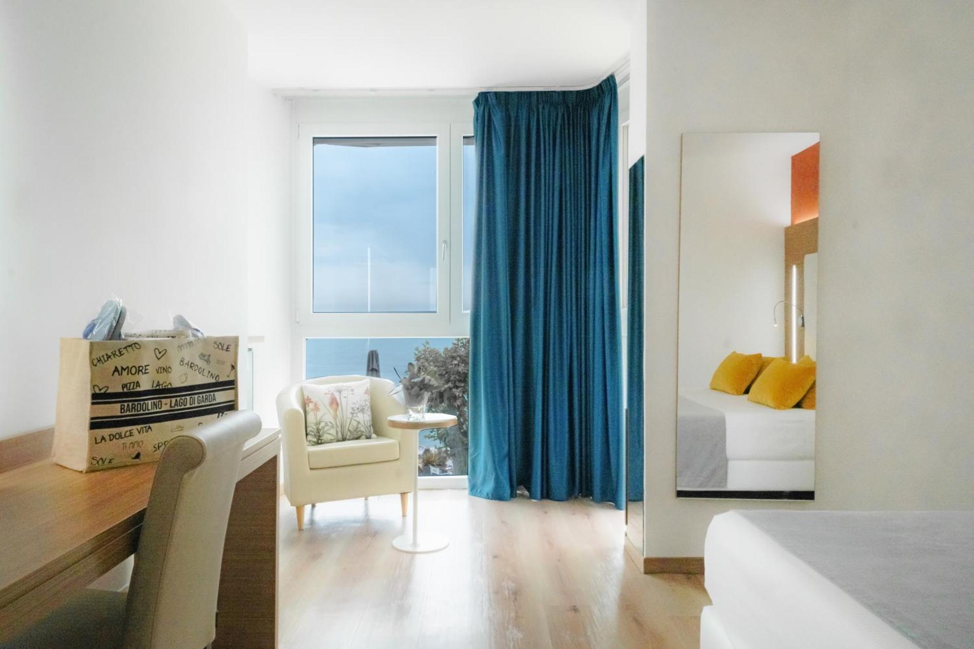 Kriss Internazionale Hotel Bardolino Dış mekan fotoğraf