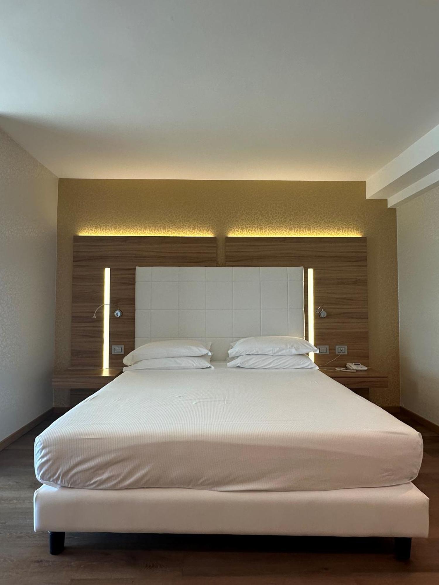 Kriss Internazionale Hotel Bardolino Dış mekan fotoğraf