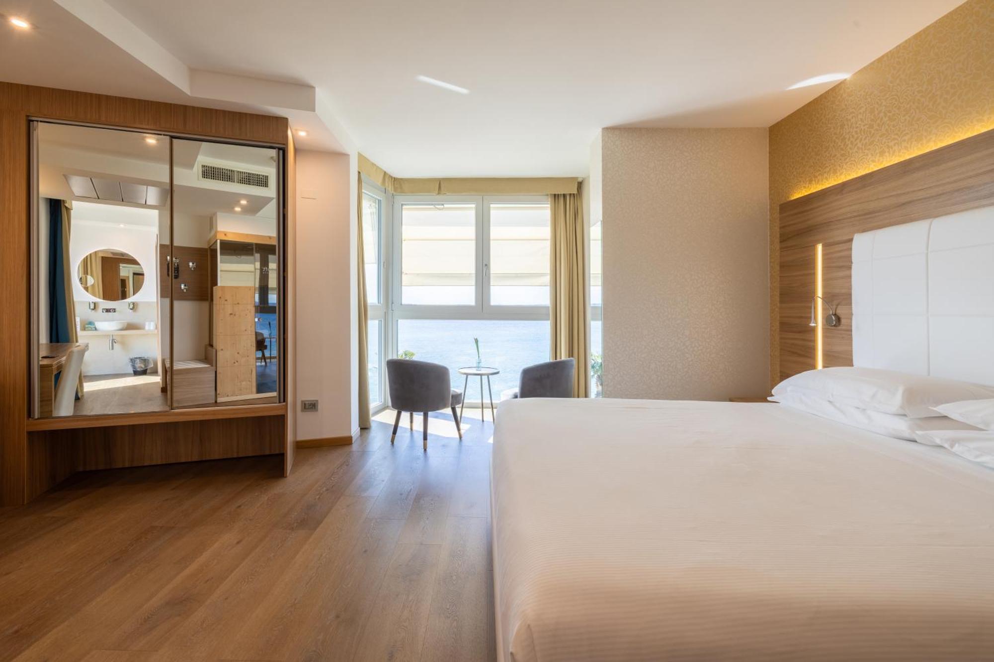 Kriss Internazionale Hotel Bardolino Dış mekan fotoğraf