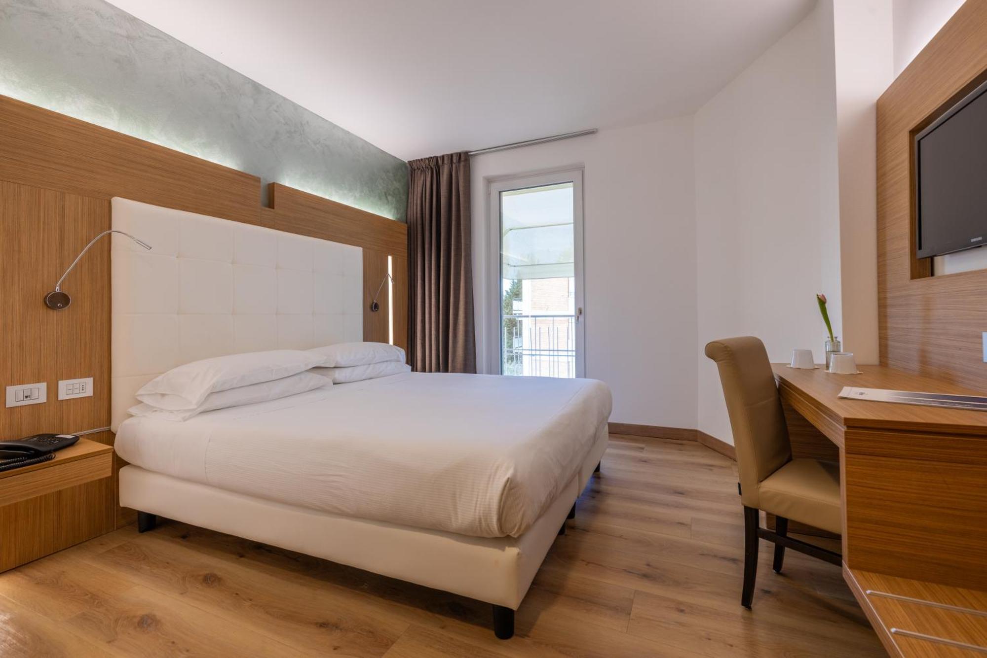 Kriss Internazionale Hotel Bardolino Dış mekan fotoğraf