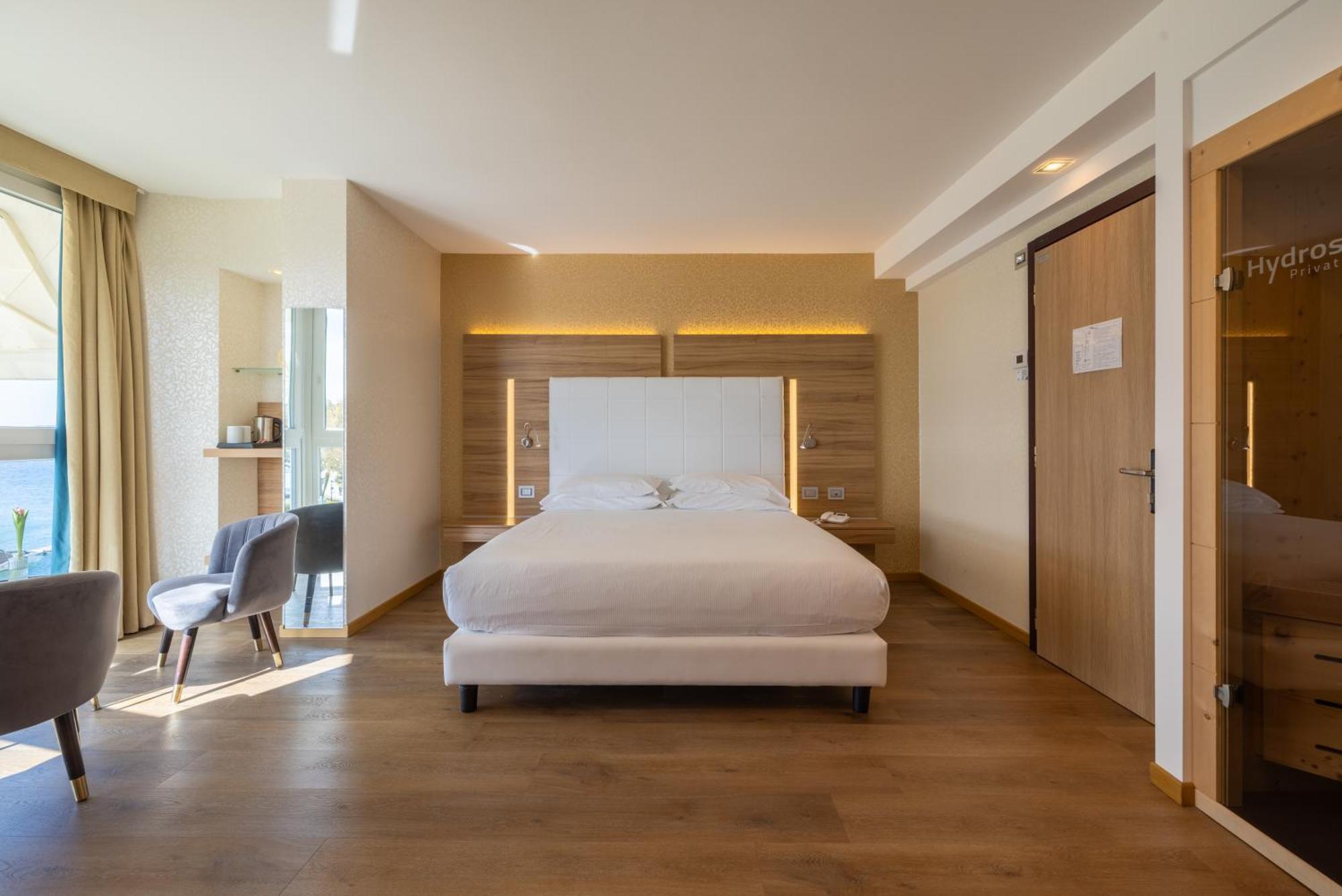 Kriss Internazionale Hotel Bardolino Dış mekan fotoğraf