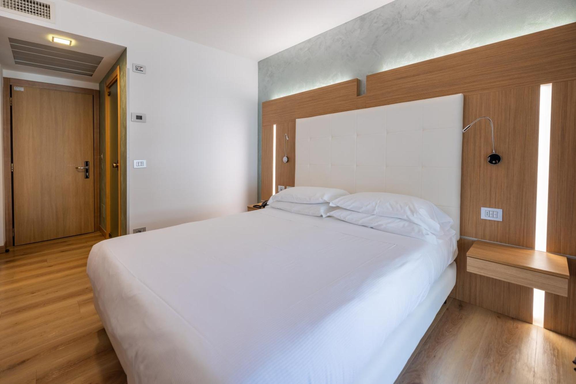 Kriss Internazionale Hotel Bardolino Dış mekan fotoğraf