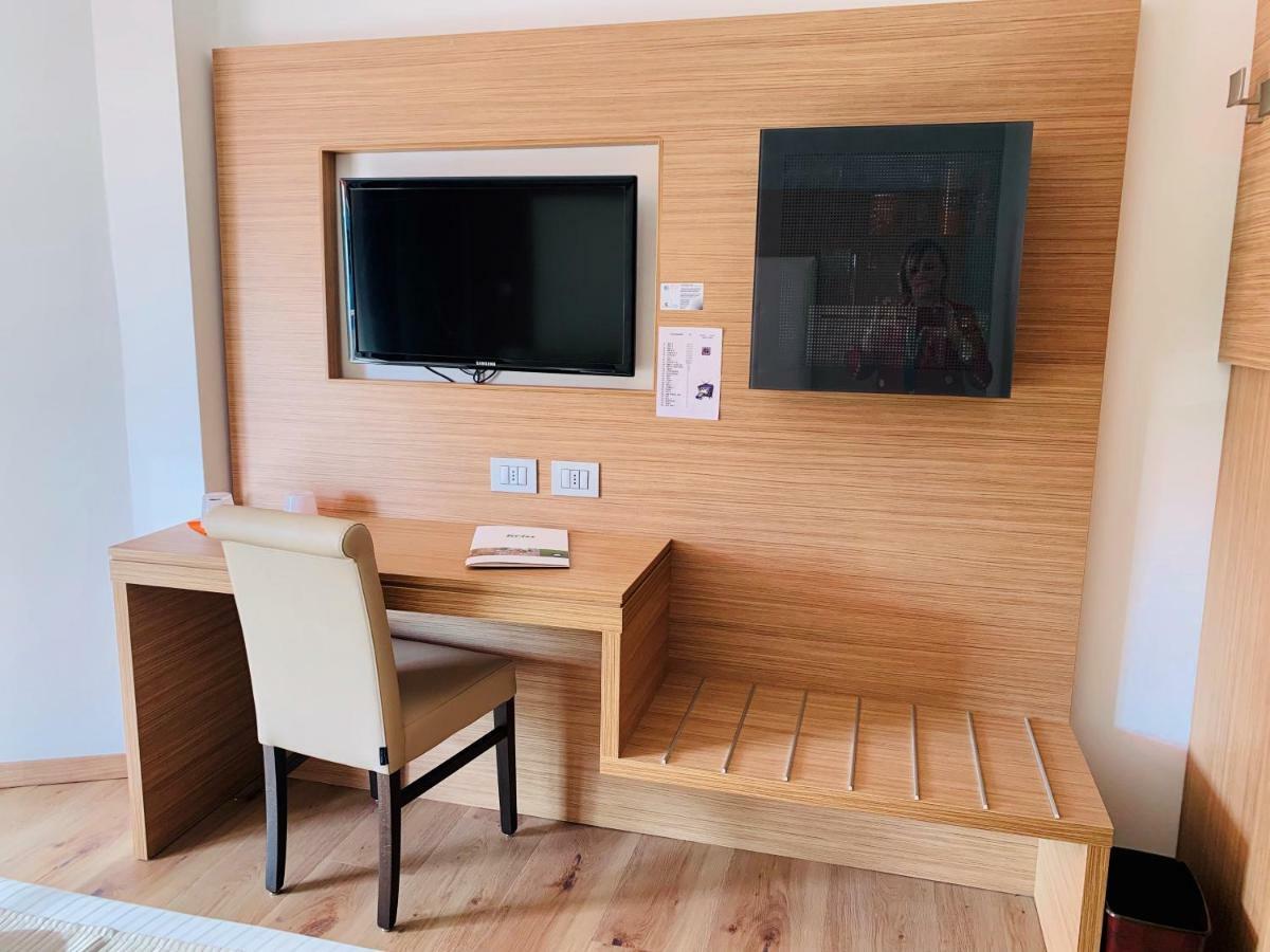 Kriss Internazionale Hotel Bardolino Dış mekan fotoğraf