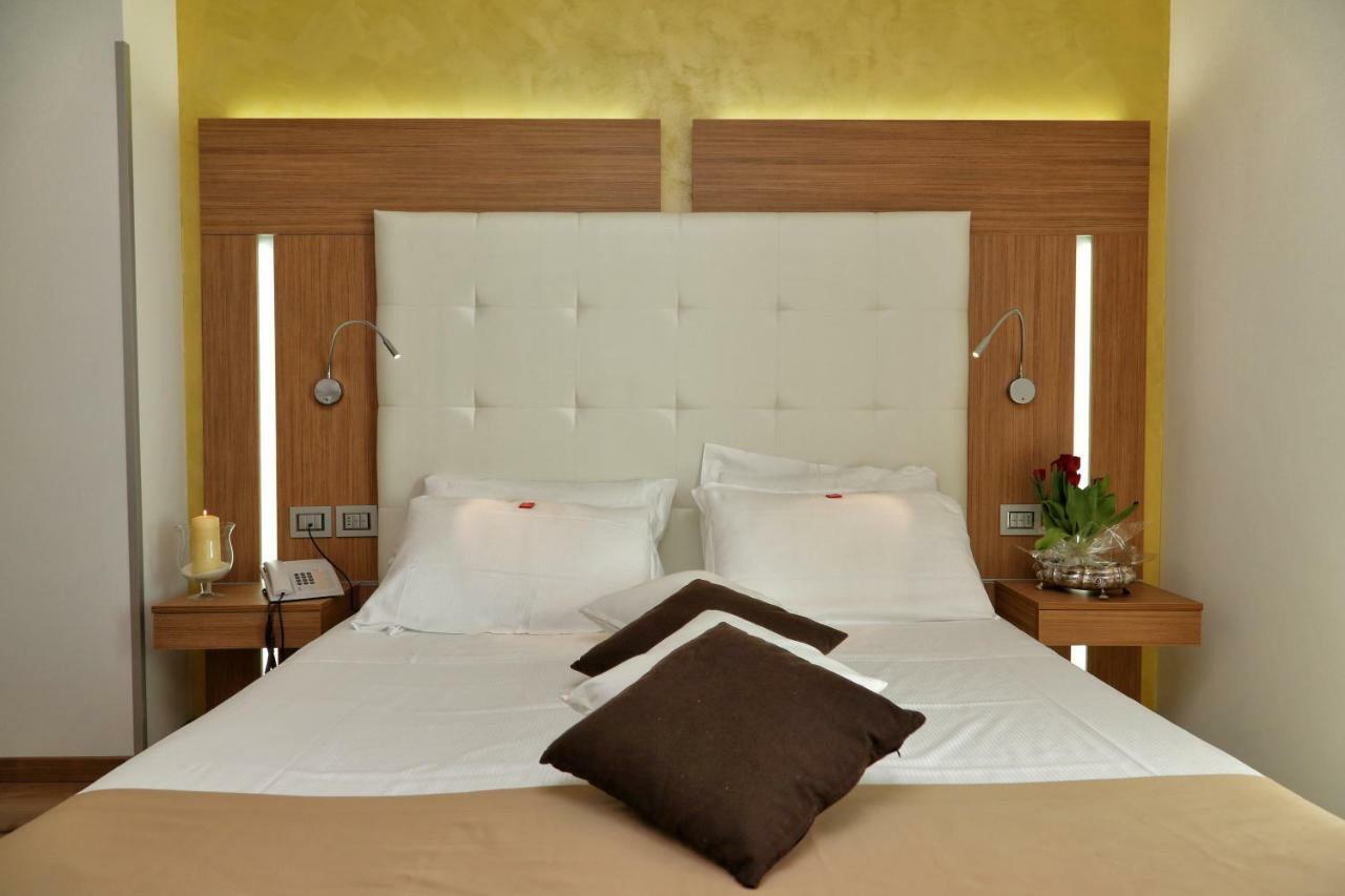 Kriss Internazionale Hotel Bardolino Dış mekan fotoğraf